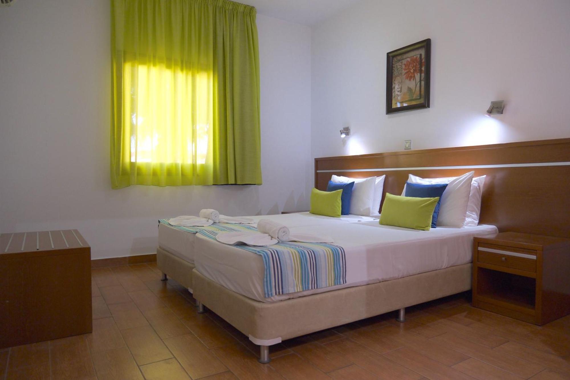 Loutsiana Deluxe Apts Апарт-отель