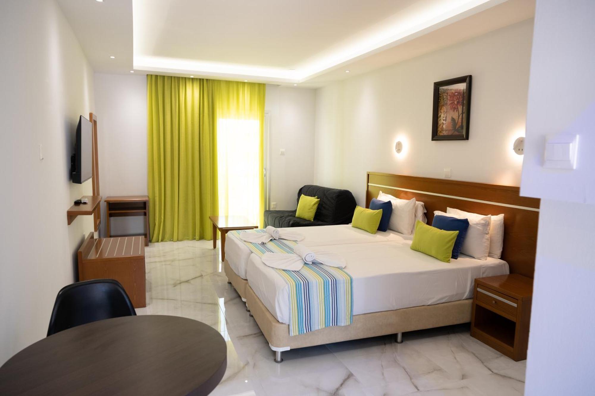 Loutsiana Deluxe Apts 3*