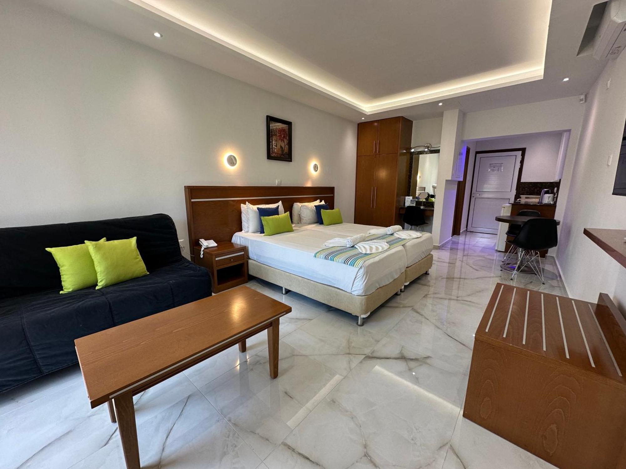 Апарт-отель Loutsiana Deluxe Apts 3*