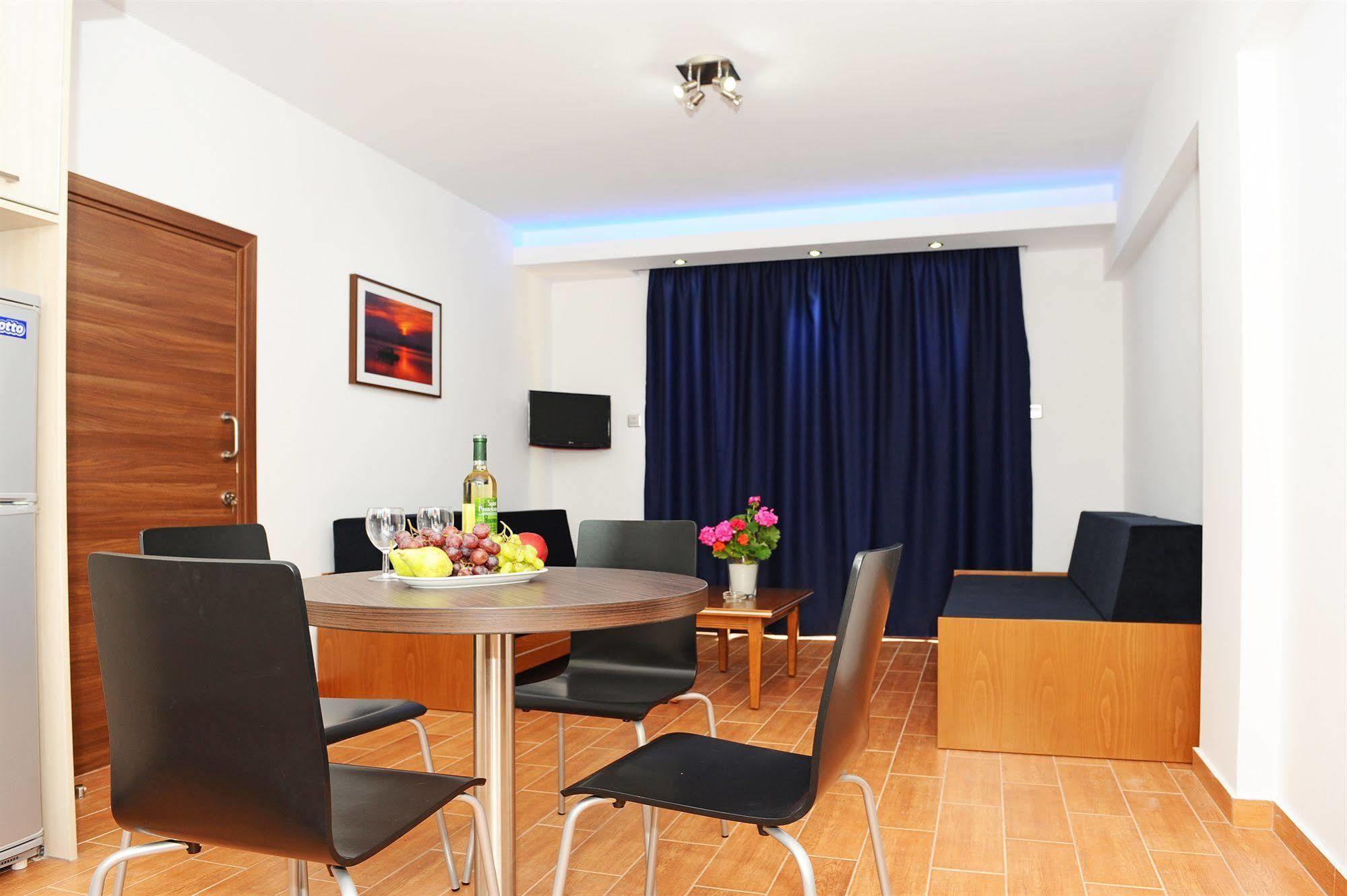 Loutsiana Deluxe Apts Aparthotel